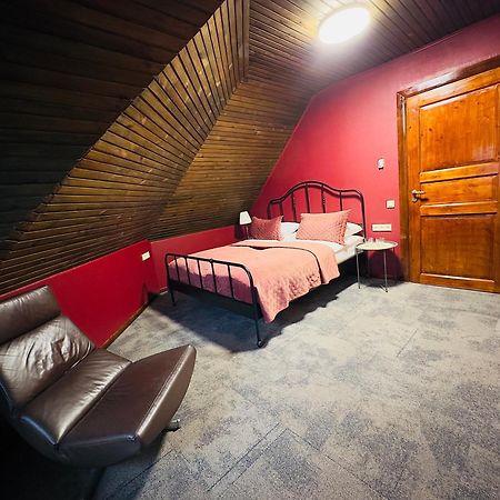 קובנה Broken Bed Hootel מראה חיצוני תמונה