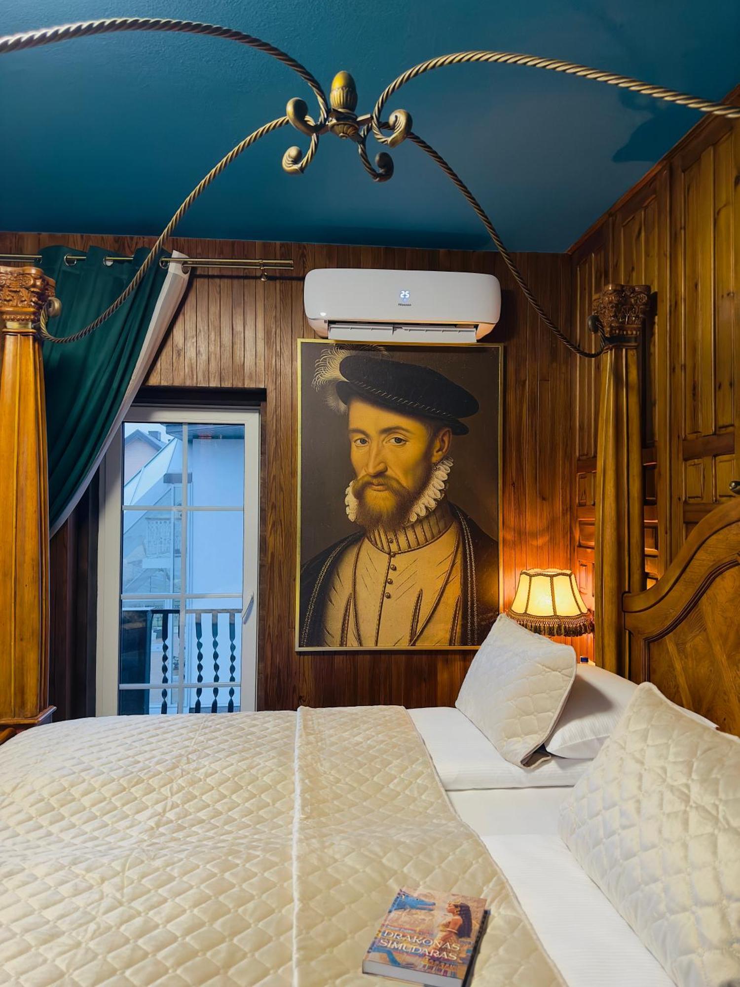 קובנה Broken Bed Hootel מראה חיצוני תמונה