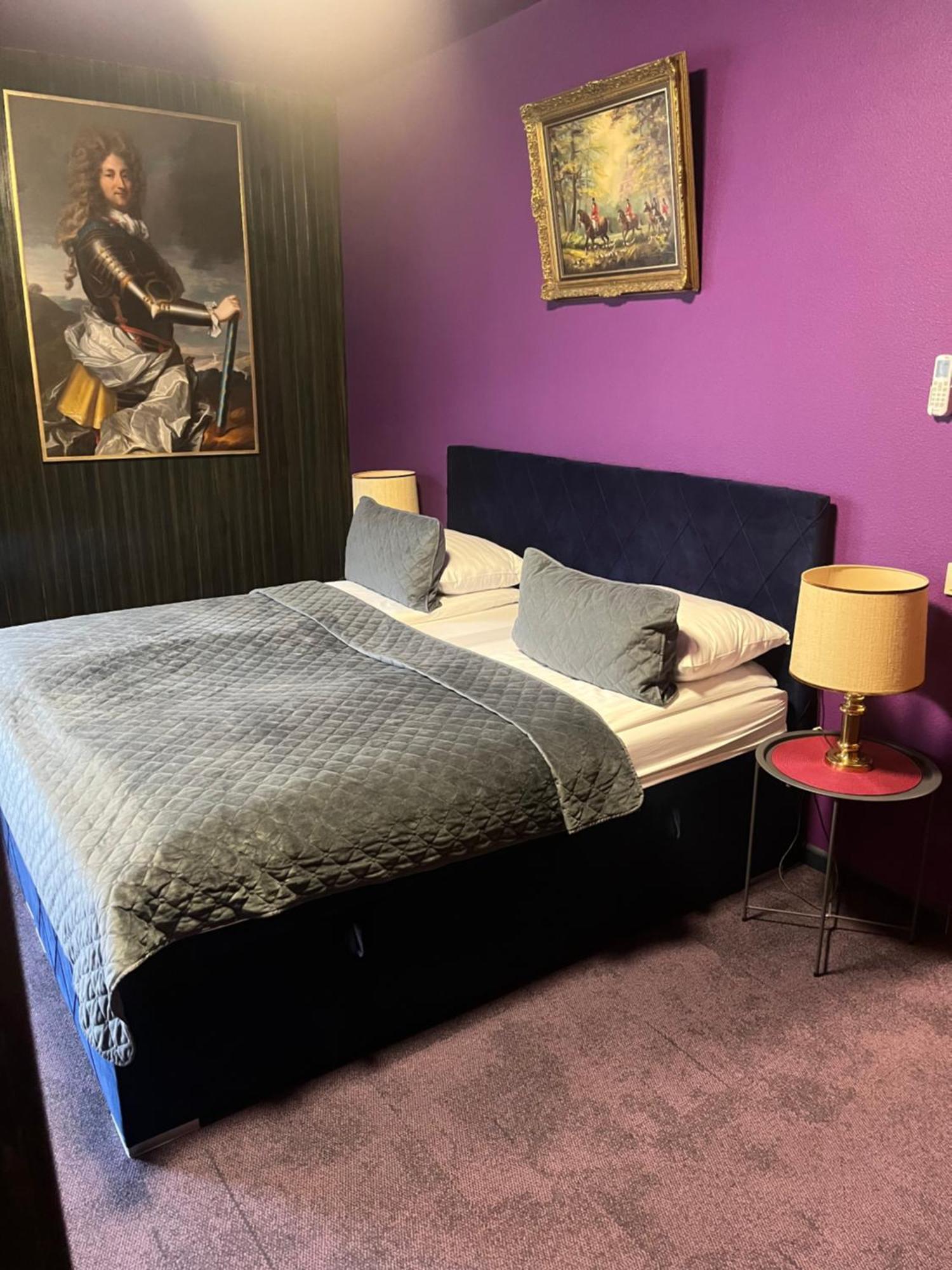 קובנה Broken Bed Hootel מראה חיצוני תמונה