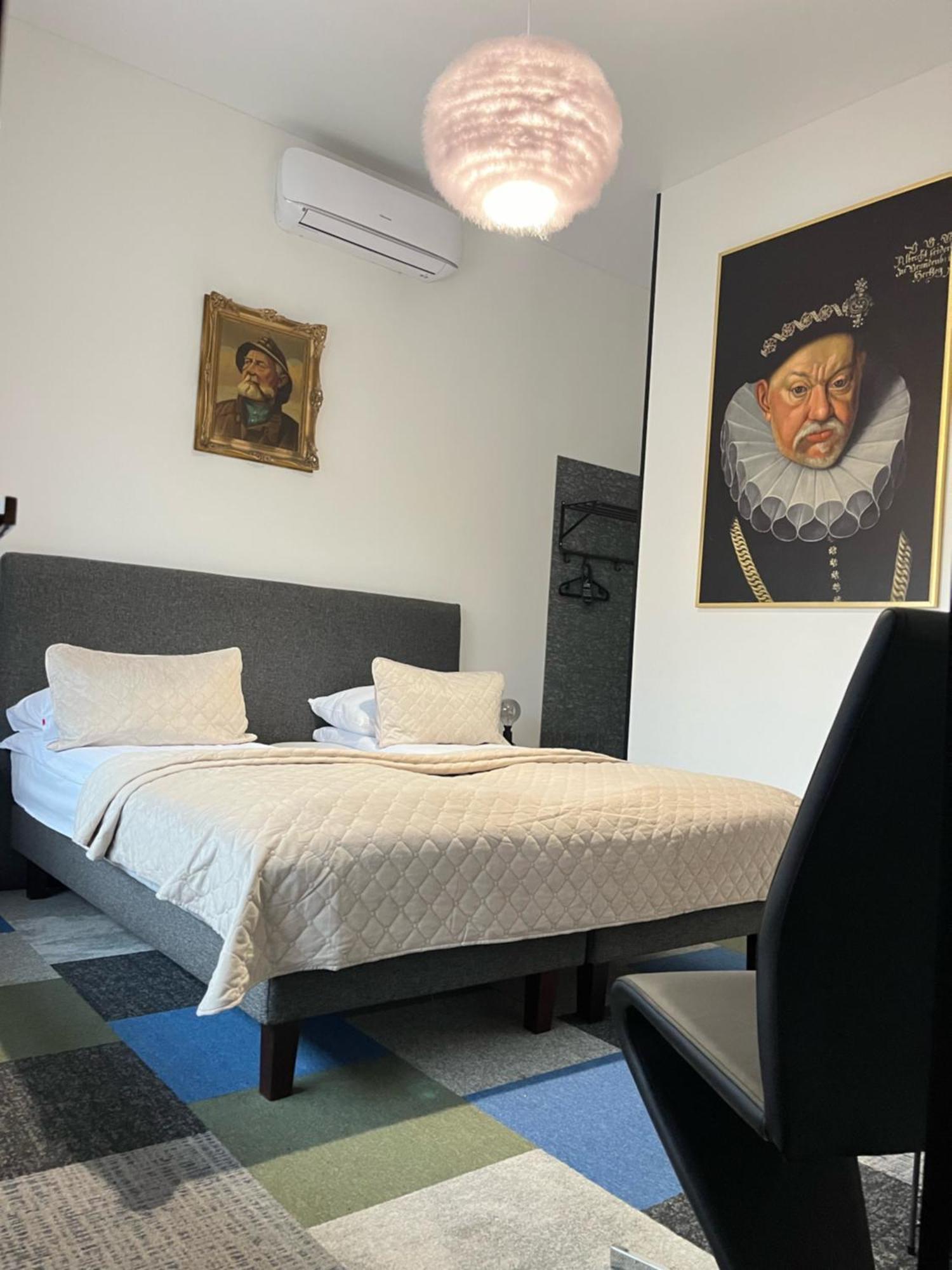 קובנה Broken Bed Hootel מראה חיצוני תמונה