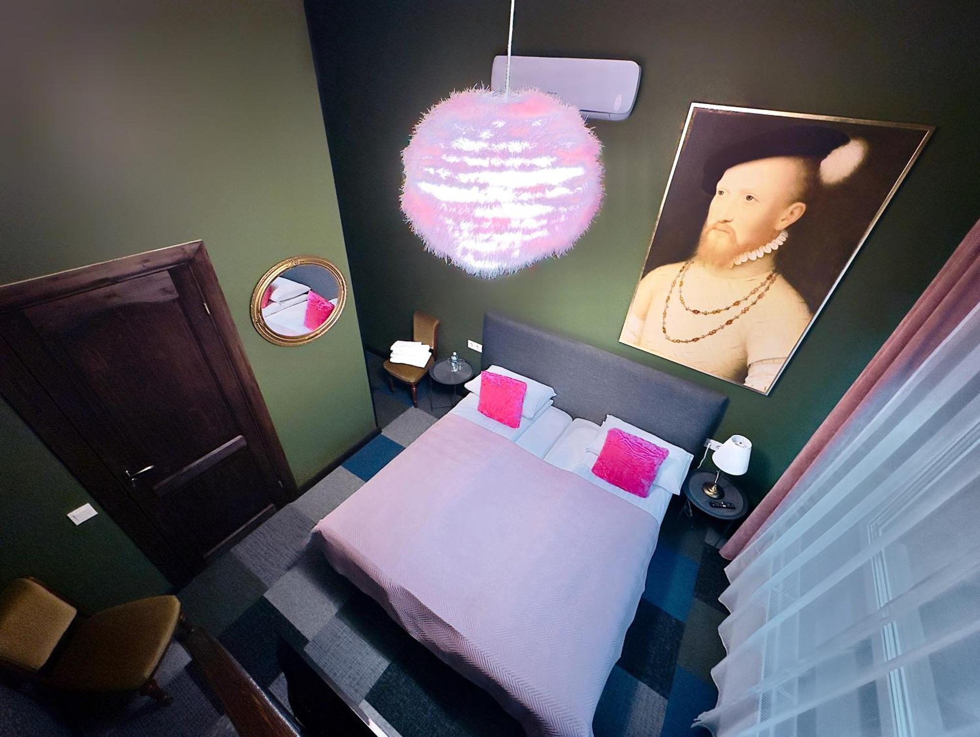 קובנה Broken Bed Hootel מראה חיצוני תמונה